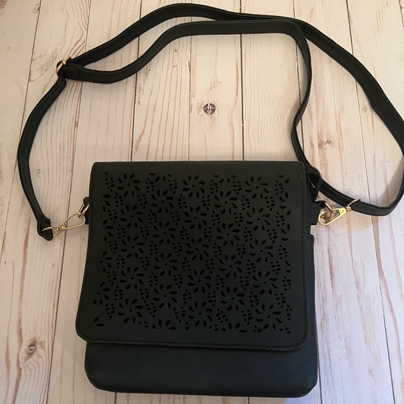 Handbags - 👛HUGE $10 SALE👛 Black Laser-cut Crossbody Purse- NWOT
